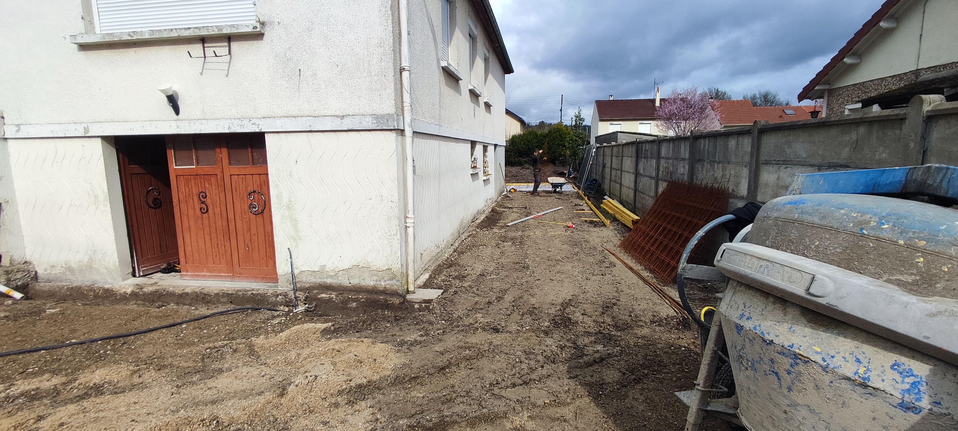 Terrassement de terrain à Poissy pour allée de garage